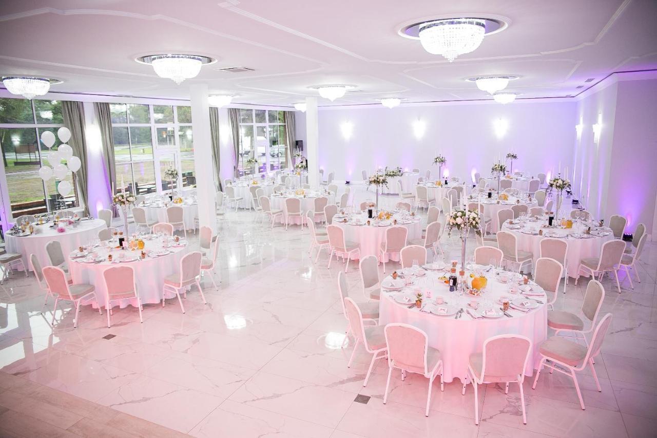 Hotel Greys Polonia Zasutowo Экстерьер фото